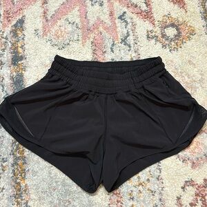 Lululemon black hotty hot short 2.5” inseam
